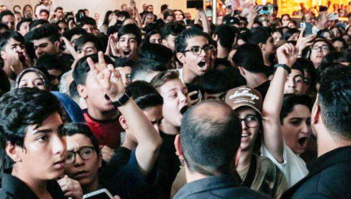 تحلیل جرم شناختی پدیده تسخیر مراکز خرید  «تلاقی الگوریتم هیجان نوجوانی و بزهکاری»