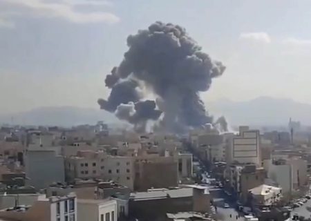 «ادعای ورود هواگردهای ناشناس به کشور ۳۰ دقیقه پیش از حمله به بیت رهبری»
